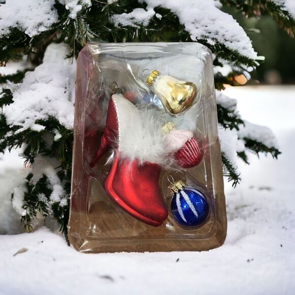 Posh High Heel Ornament - Picture 1 of 7